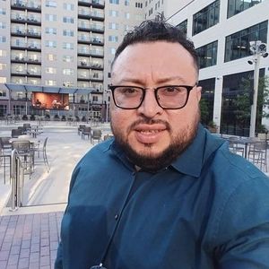 Meet your Posher, Néstor